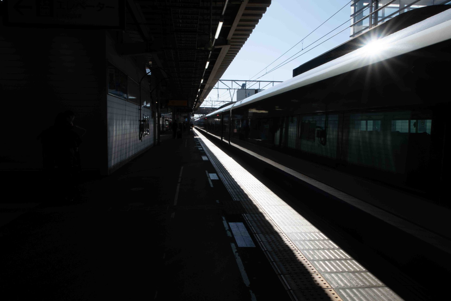 不思議な電車　240105 (1 - 1)